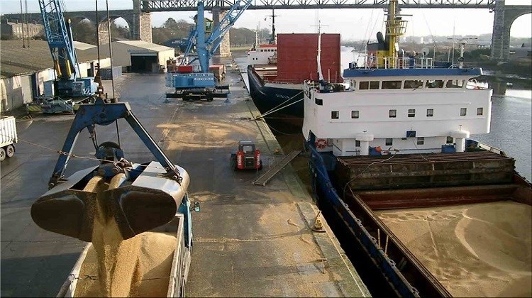 رایزنی برای ترخیص ۱۰۰ درصدی کالاهای اساسی بدون کد رهگیری بانک